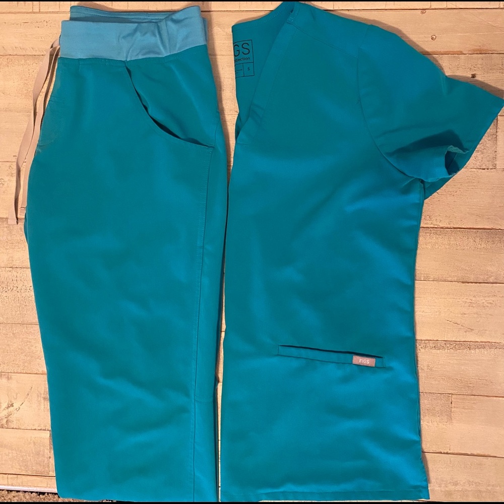 Teal Figs Scrub Set